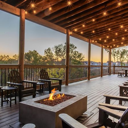 Luxury 12-Bedroom Cabin With Indoor Pool, Hot Tub & Movie Theater, Sleeps 36 Sevierville Buitenkant foto