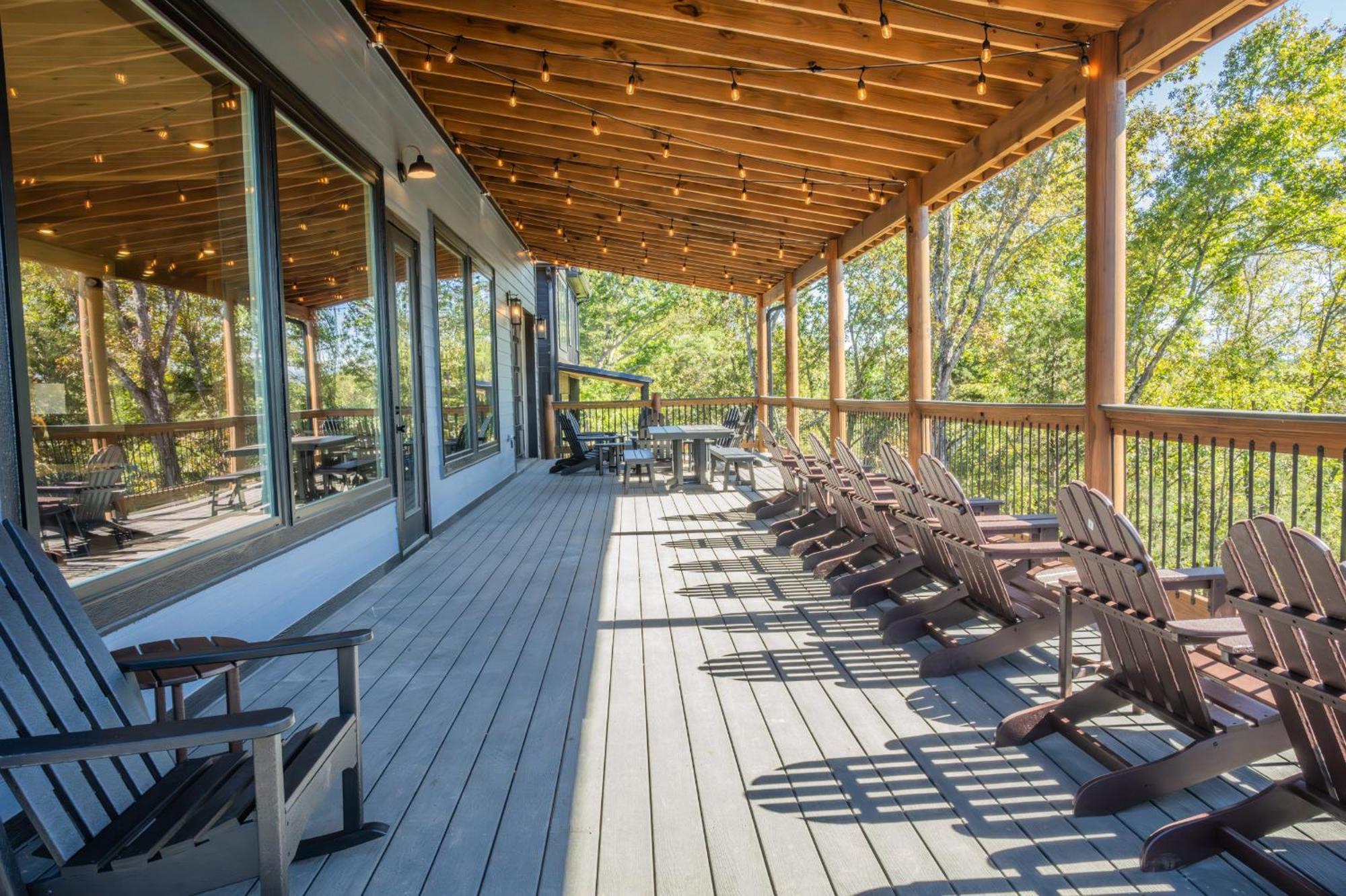 Luxury 12-Bedroom Cabin With Indoor Pool, Hot Tub & Movie Theater, Sleeps 36 Sevierville Buitenkant foto
