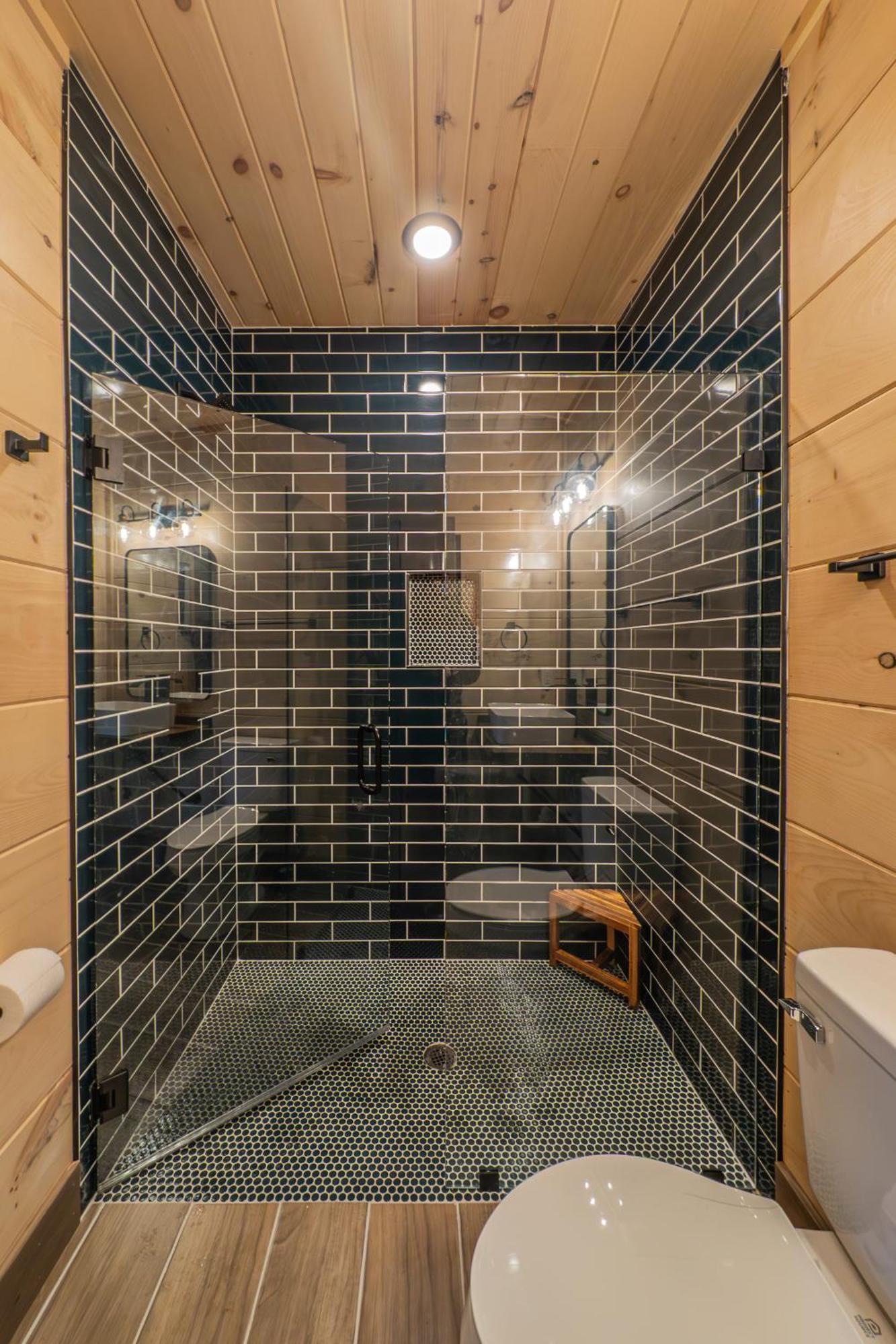 Luxury 12-Bedroom Cabin With Indoor Pool, Hot Tub & Movie Theater, Sleeps 36 Sevierville Buitenkant foto
