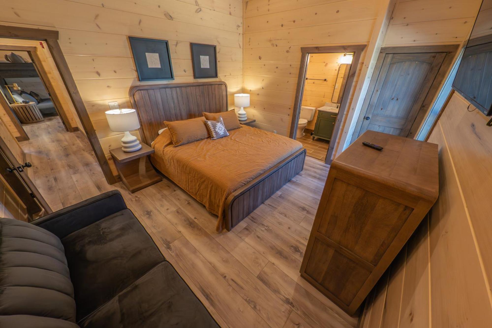 Luxury 12-Bedroom Cabin With Indoor Pool, Hot Tub & Movie Theater, Sleeps 36 Sevierville Buitenkant foto