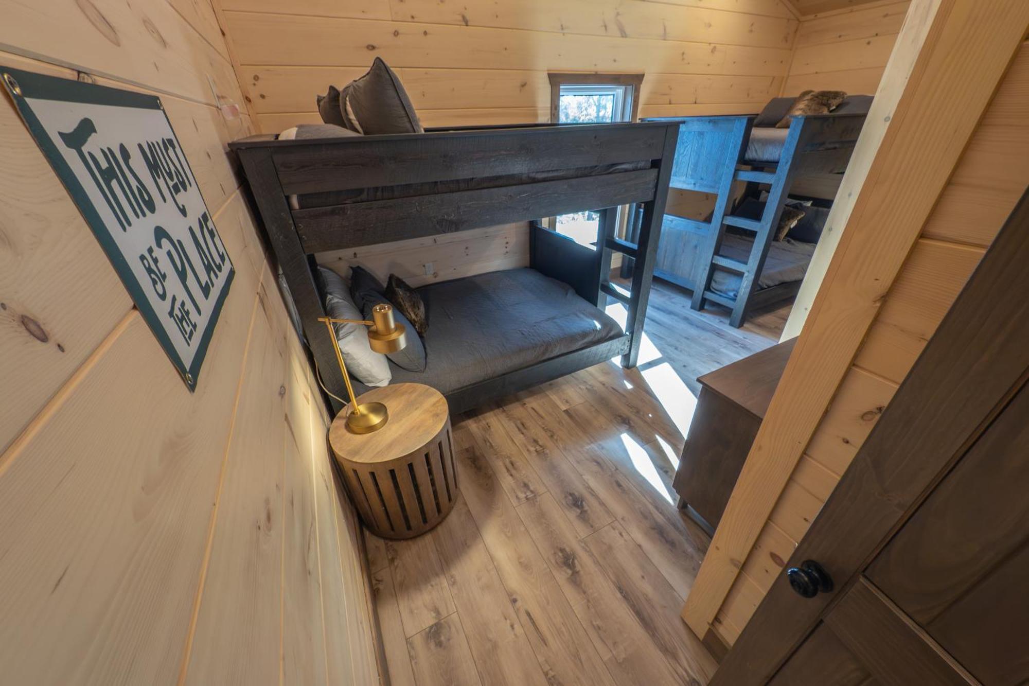 Luxury 12-Bedroom Cabin With Indoor Pool, Hot Tub & Movie Theater, Sleeps 36 Sevierville Buitenkant foto