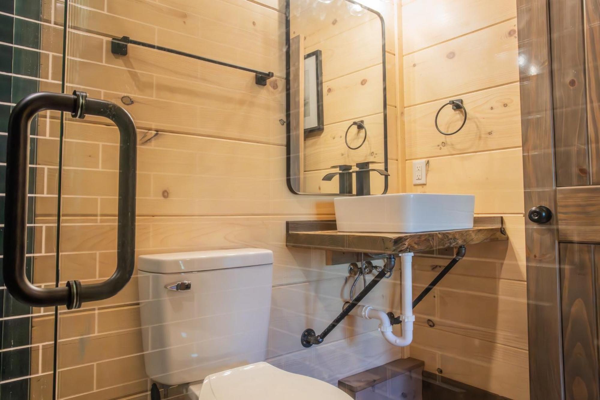 Luxury 12-Bedroom Cabin With Indoor Pool, Hot Tub & Movie Theater, Sleeps 36 Sevierville Buitenkant foto