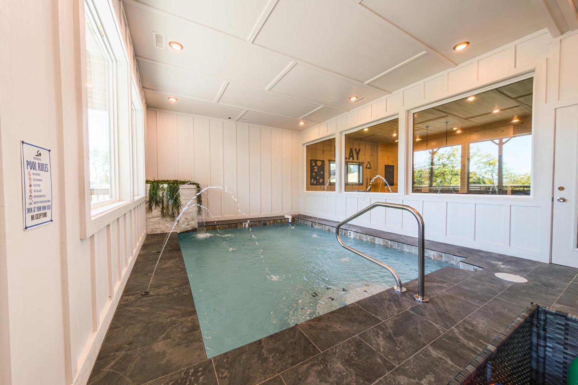 Luxury 12-Bedroom Cabin With Indoor Pool, Hot Tub & Movie Theater, Sleeps 36 Sevierville Buitenkant foto