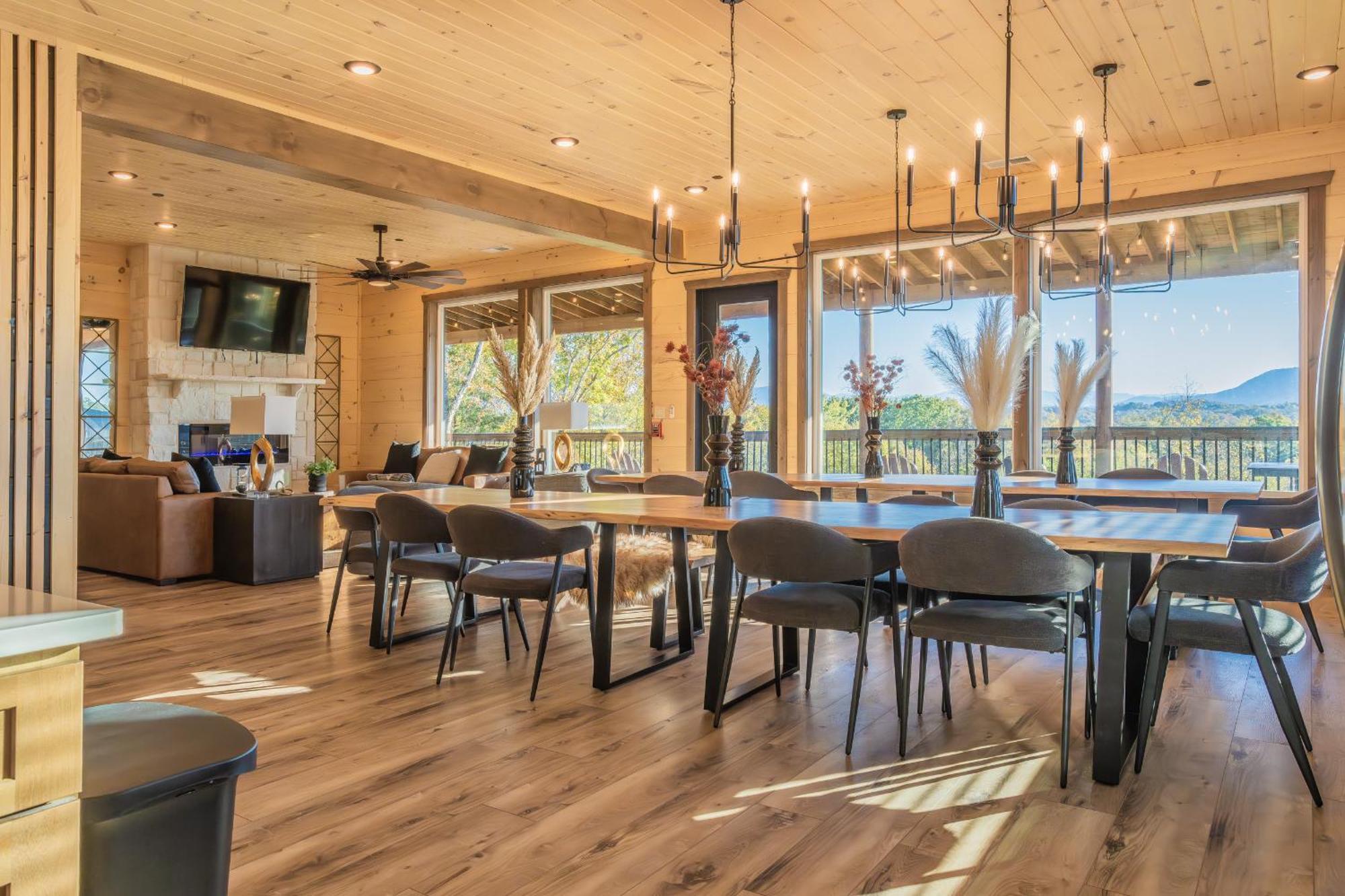 Luxury 12-Bedroom Cabin With Indoor Pool, Hot Tub & Movie Theater, Sleeps 36 Sevierville Buitenkant foto