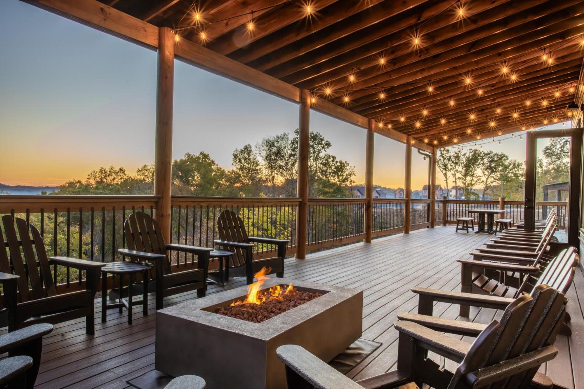 Luxury 12-Bedroom Cabin With Indoor Pool, Hot Tub & Movie Theater, Sleeps 36 Sevierville Buitenkant foto